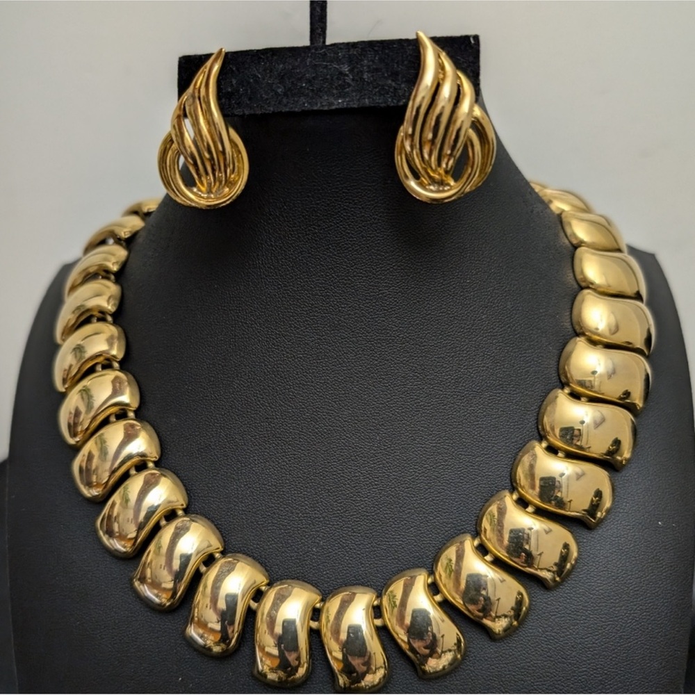 VINTAGE Gold Necklace and Earring Set
